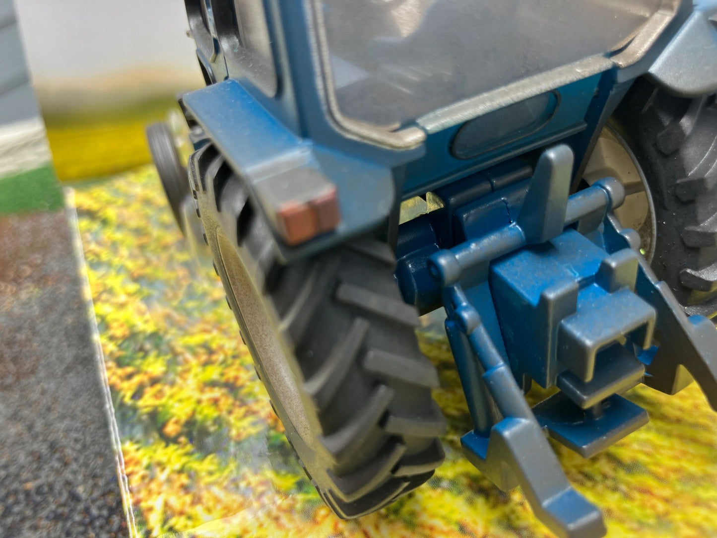 Lightly weathered Britains Ford 6600 bubble cab tractor conversion 1:32 scale BOXED 43308 Image 3