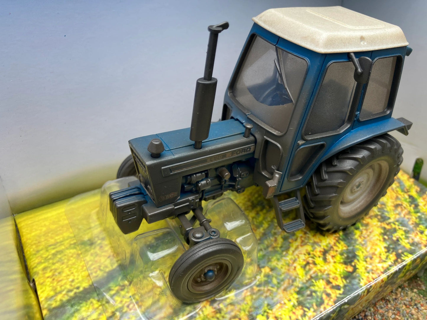 Lightly weathered Britains Ford 6600 bubble cab tractor conversion 1:32 scale BOXED 43308 Image 5