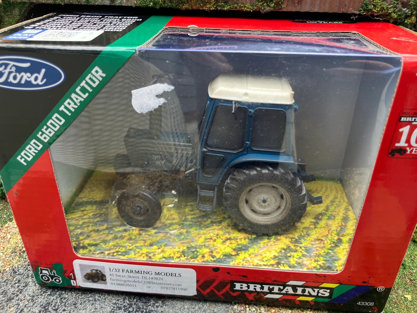 Lightly weathered Britains Ford 6600 bubble cab tractor conversion 1:32 scale BOXED 43308 Image 7