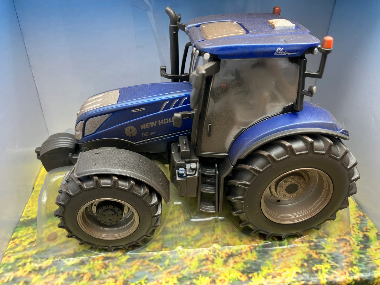 Lightly weathered Britains New Holland T6.180 tractor conversion 1:32 scale BOXED 43319 Image 3
