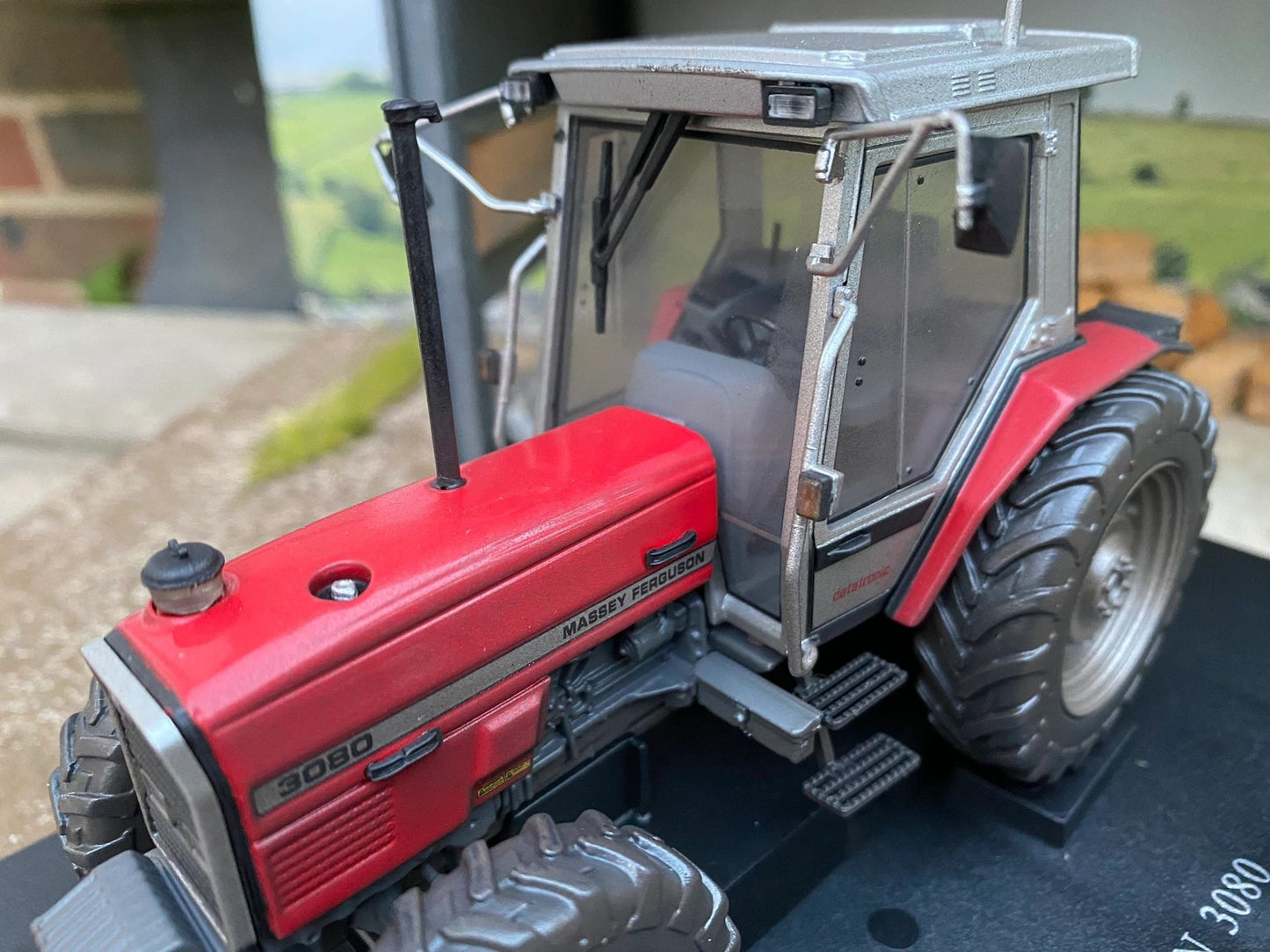 Lightly weathered Universal Hobbies Massey Ferguson 3080 tractor conversion 1:32 scale New BOXED Image 5