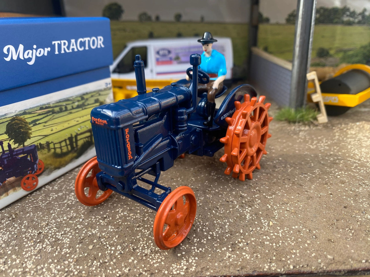 Limited Edition 43378 Britains Fordson Major E27 with Steel spud wheels tractor 1:32 scale New BOXED Image