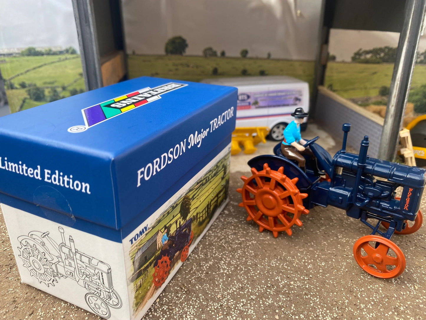 Limited Edition 43378 Britains Fordson Major E27 with Steel spud wheels tractor 1:32 scale New BOXED Image 3