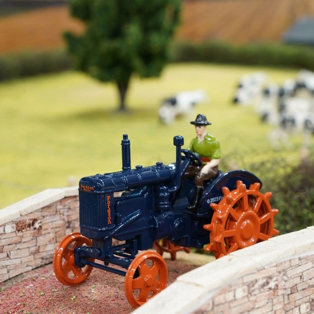 Limited Edition 43378 Britains Fordson Major E27 with Steel spud wheels tractor 1:32 scale New BOXED Image 9