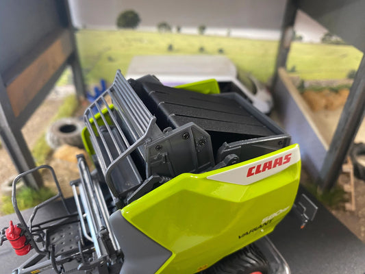 Limited Edition Claas Variant 580 RF Baler 1:32 scale Universal Hobbies UH6690 Image 2