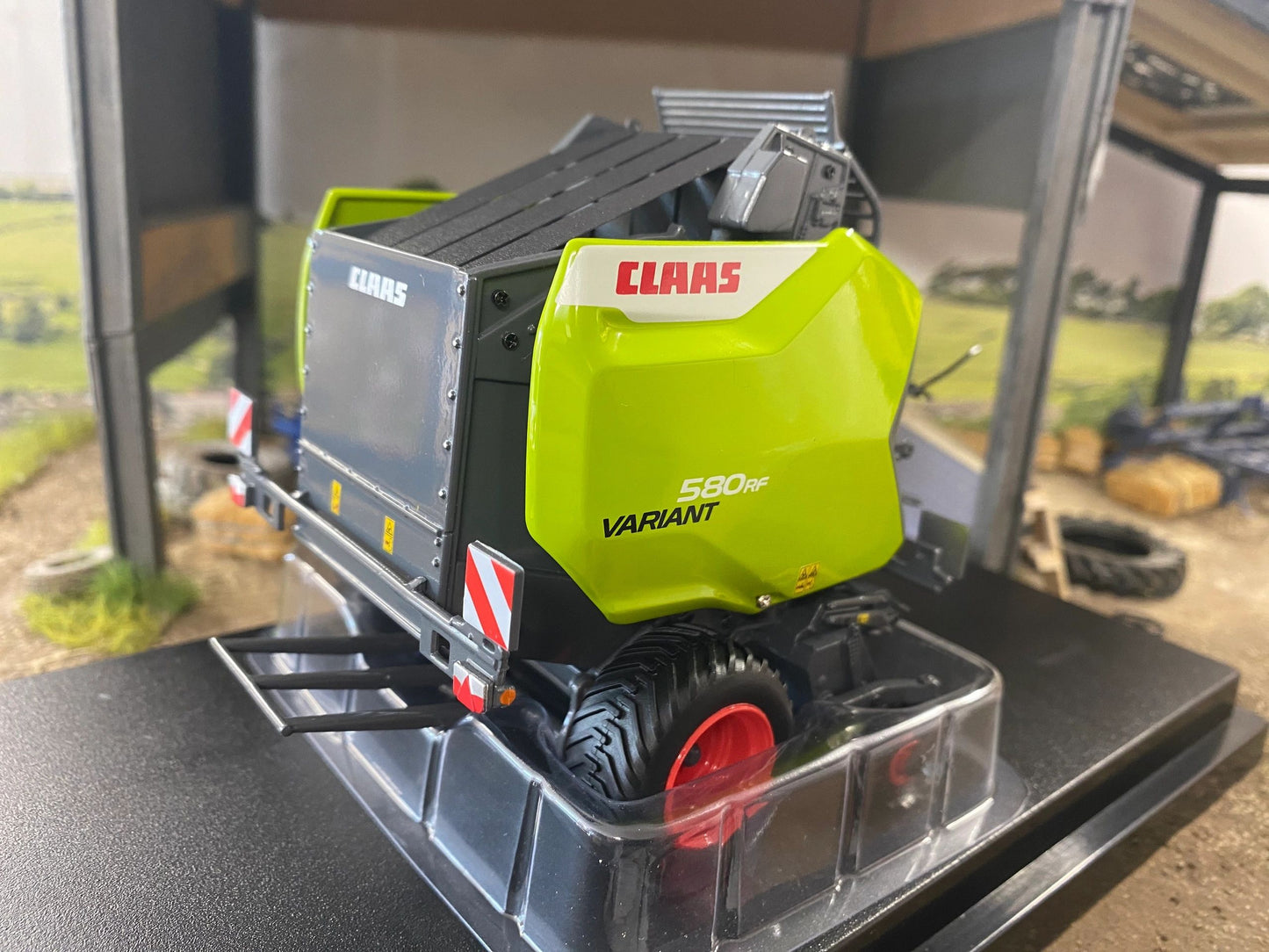 Limited Edition Claas Variant 580 RF Baler 1:32 scale Universal Hobbies UH6690 Image 4