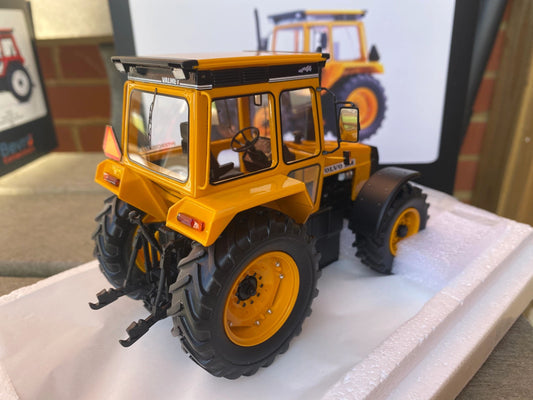 Limited Edition Industrial Valmet BM 2105 Tractor 1:32 scale Boxed Autocult Image 2