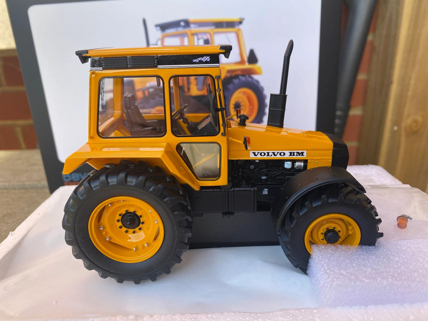 Limited Edition Industrial Valmet BM 2105 Tractor 1:32 scale Boxed Autocult Image 3