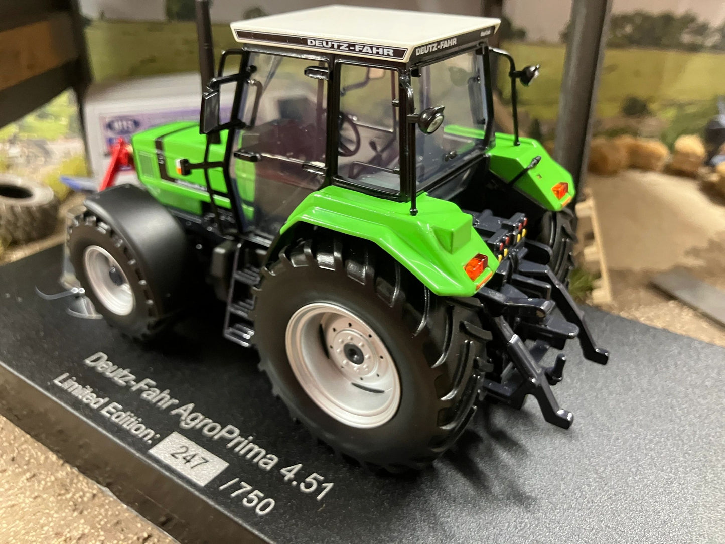 Limited Edition Universal Hobbies Deutz Fahr Agroprima 4.51 Tractor BOXED 1:32 scale UH6776 Image 3