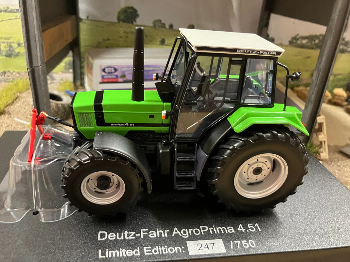 Limited Edition Universal Hobbies Deutz Fahr Agroprima 4.51 Tractor BOXED 1:32 scale UH6776 Image 4