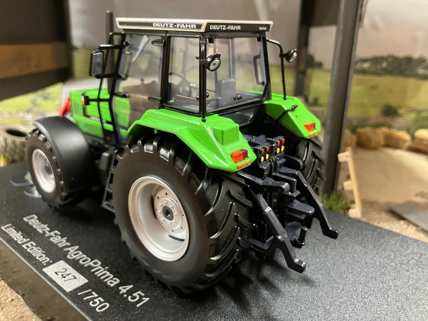 Limited Edition Universal Hobbies Deutz Fahr Agroprima 4.51 Tractor BOXED 1:32 scale UH6776 Image 5