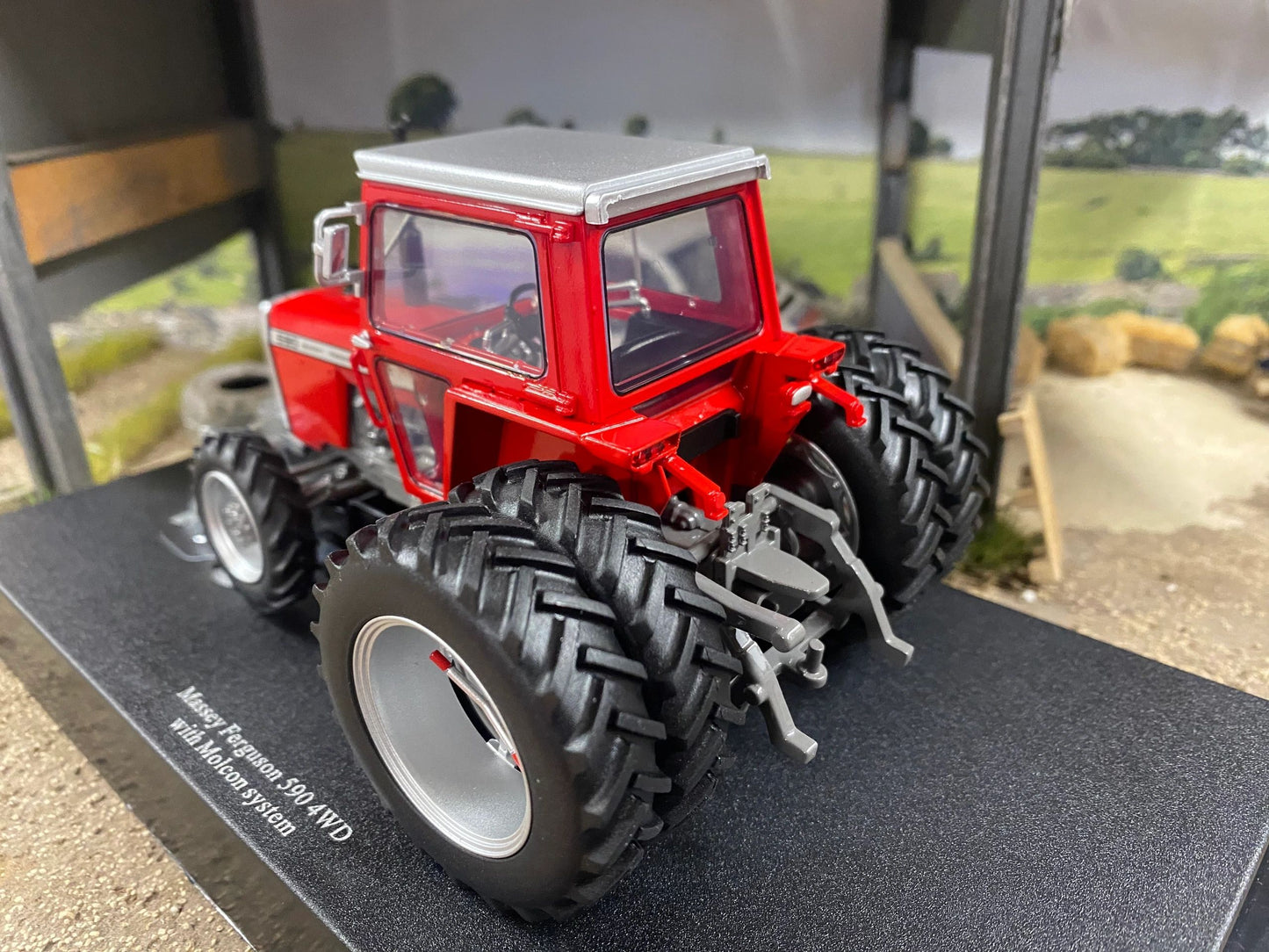 Limited Edition Universal Hobbies Massey Ferguson 590 4wd Tractor red cab rear Molcon duals BOXED 1:32 scale UH6766 Image 5