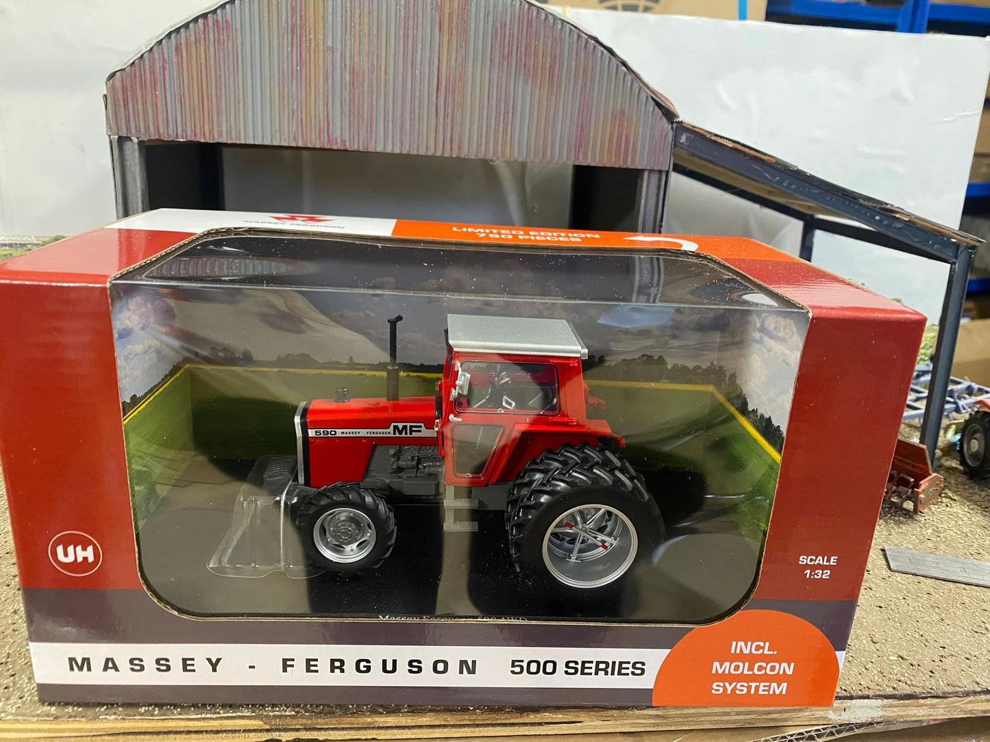 Limited Edition Universal Hobbies Massey Ferguson 590 4wd Tractor red cab rear Molcon duals BOXED 1:32 scale UH6766 Image 6
