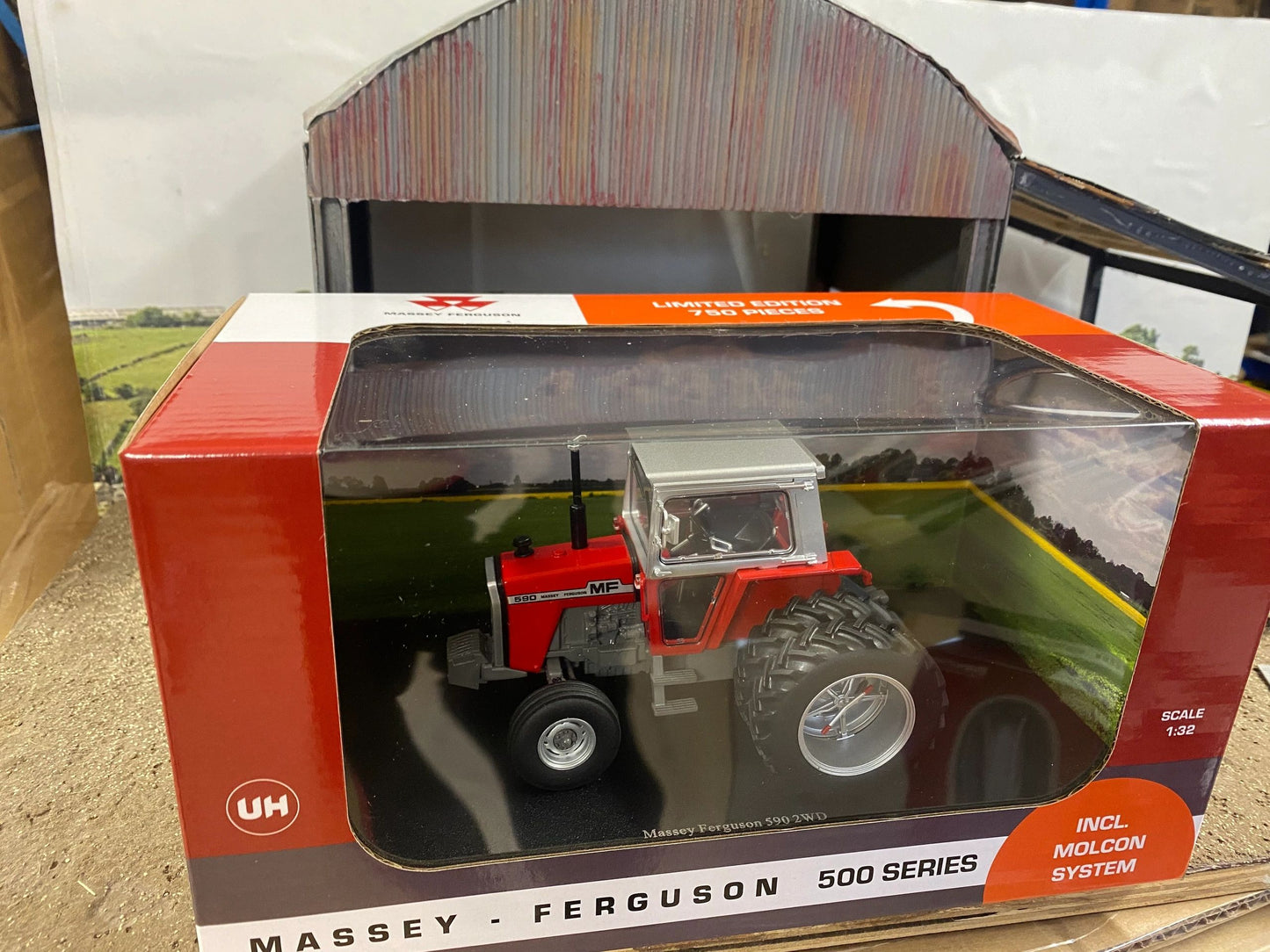 Limited Edition Universal Hobbies Massey Ferguson 590 2wd red silver cab rear Molcon duals BOXED 1:32 scale UH6768 Image 6