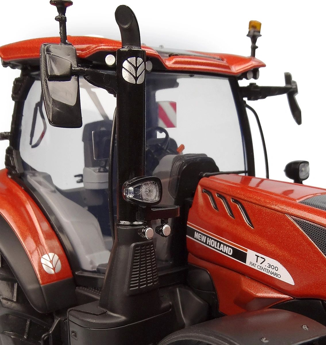 Limited Edition Universal Hobbies New Holland T7.300 Fiat Centenario Tractor BOXED 1:32 scale UH6797 Image 10