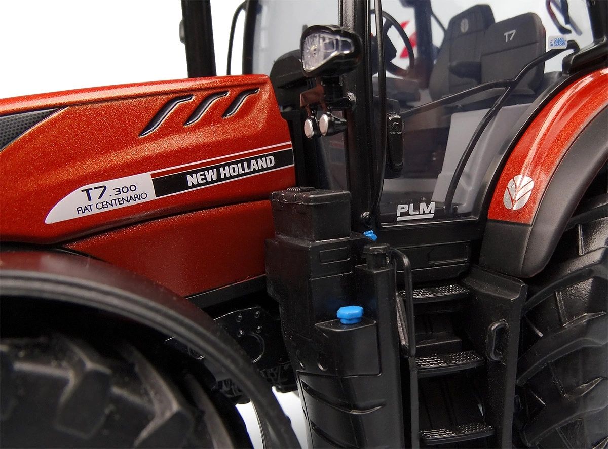 Limited Edition Universal Hobbies New Holland T7.300 Fiat Centenario Tractor BOXED 1:32 scale UH6797 Image 8