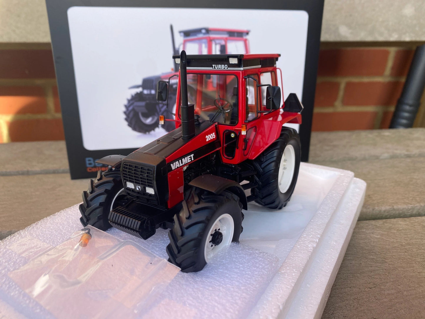 Limited Edition Valmet 2005 Tractor 1:32 scale Boxed Autocult Image 3