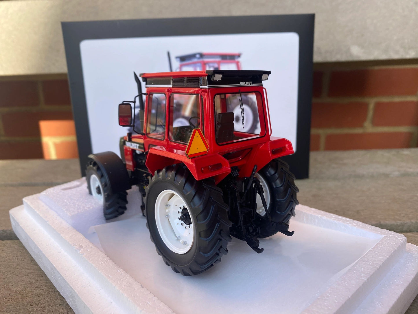 Limited Edition Valmet 2005 Tractor 1:32 scale Boxed Autocult Image 4