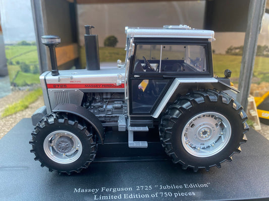 Limited edition Universal Hobbies Massey Ferguson 2725 tractor Jubilee BOXED 1:32 scale Image 2