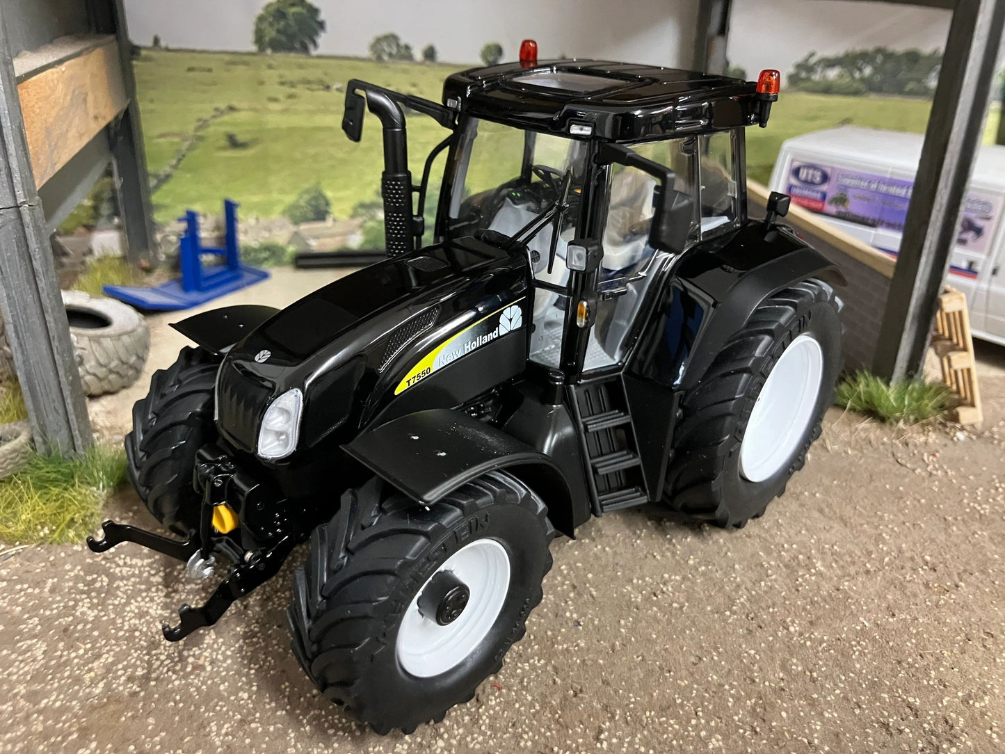 Marge Models Black New Holland T7.550 Tractor 1:32 scale Image
