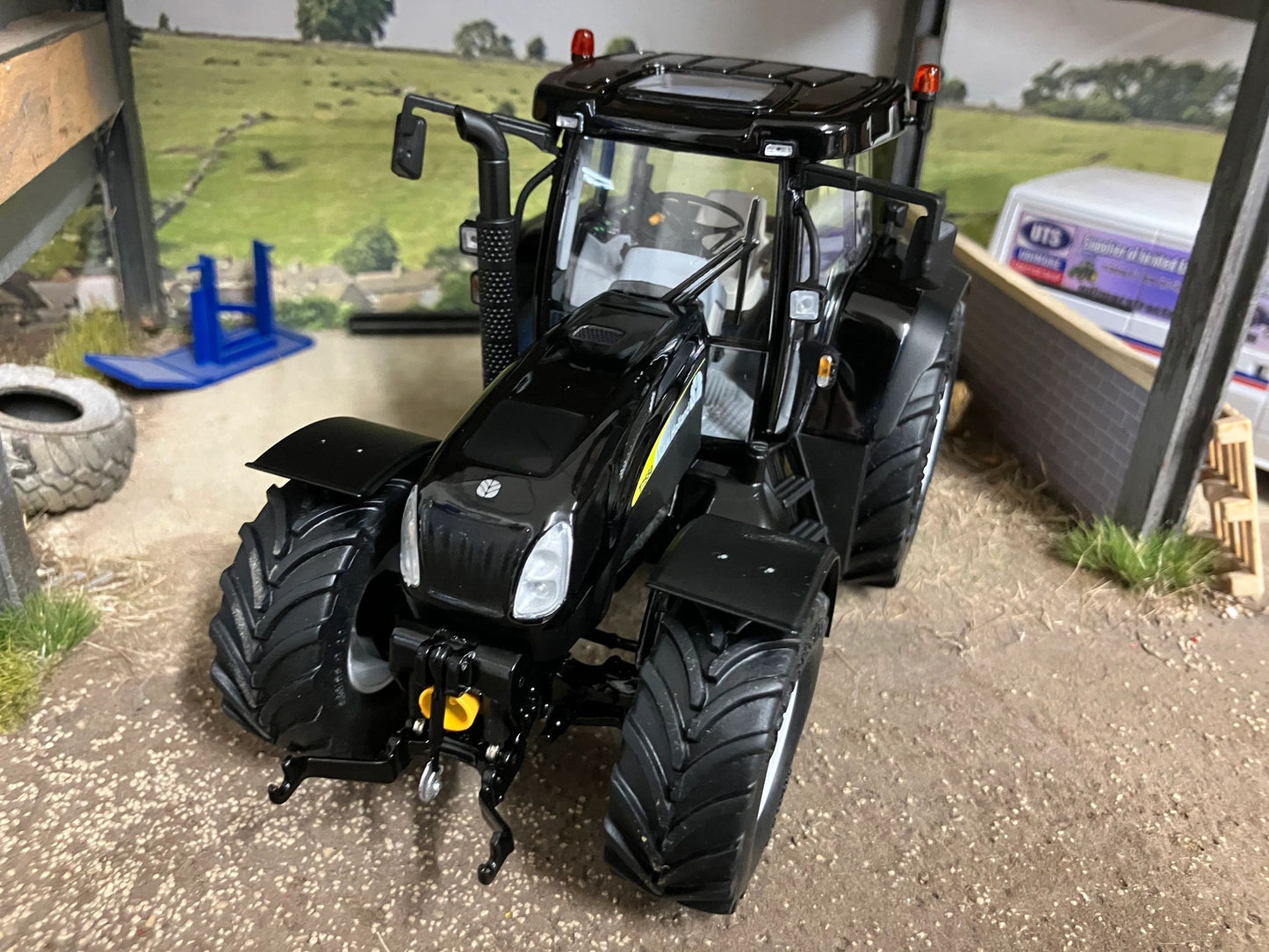 Marge Models Black New Holland T7.550 Tractor 1:32 scale Image 3
