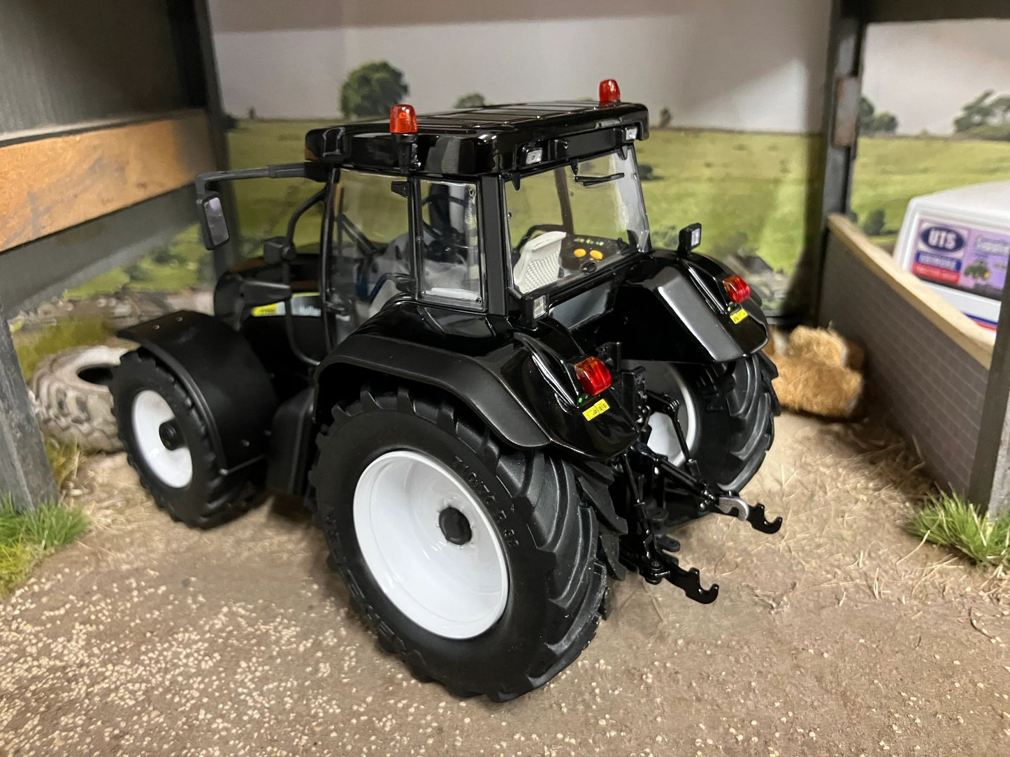 Marge Models Black New Holland T7.550 Tractor 1:32 scale Image 4