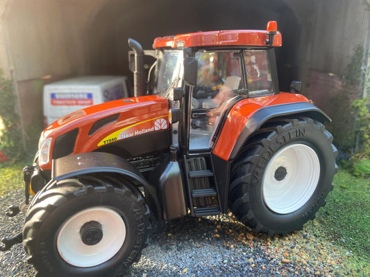 Marge Models Limited Edition Terracotta New Holland T7550 Tractor 1:32 scale Image 2