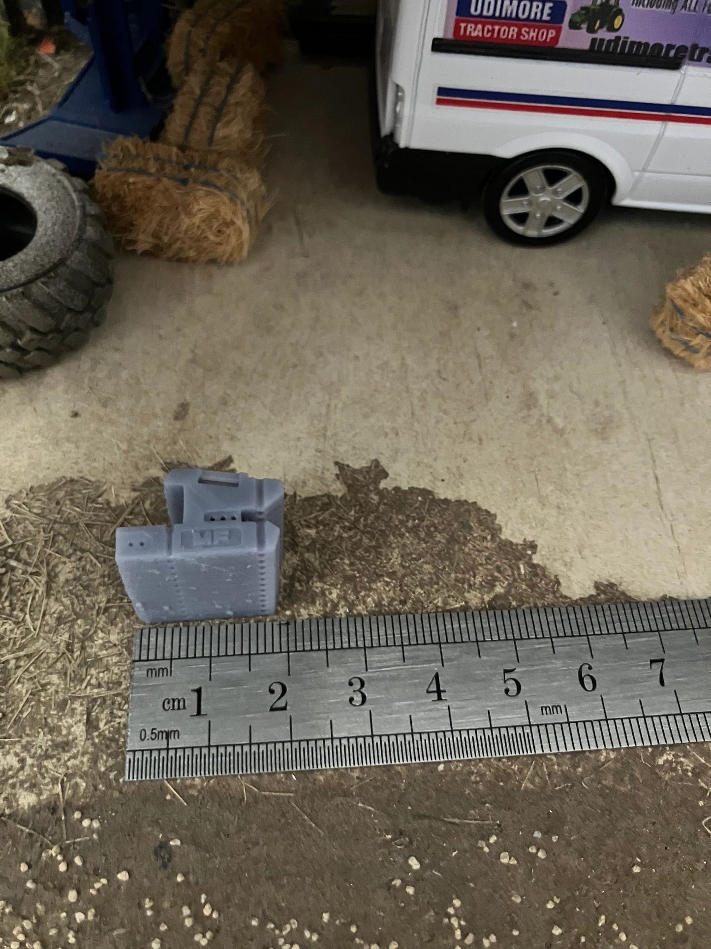 Massey Ferguson 500 series Tractor front weight 1:32 scale Image 5