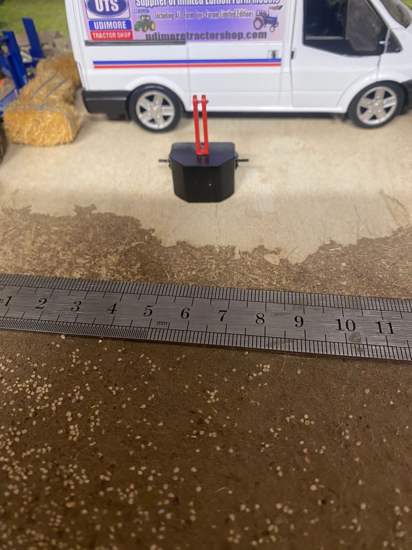 Massey Ferguson Tractor Black Red Front weight tractor system farm 1:32 scale Image