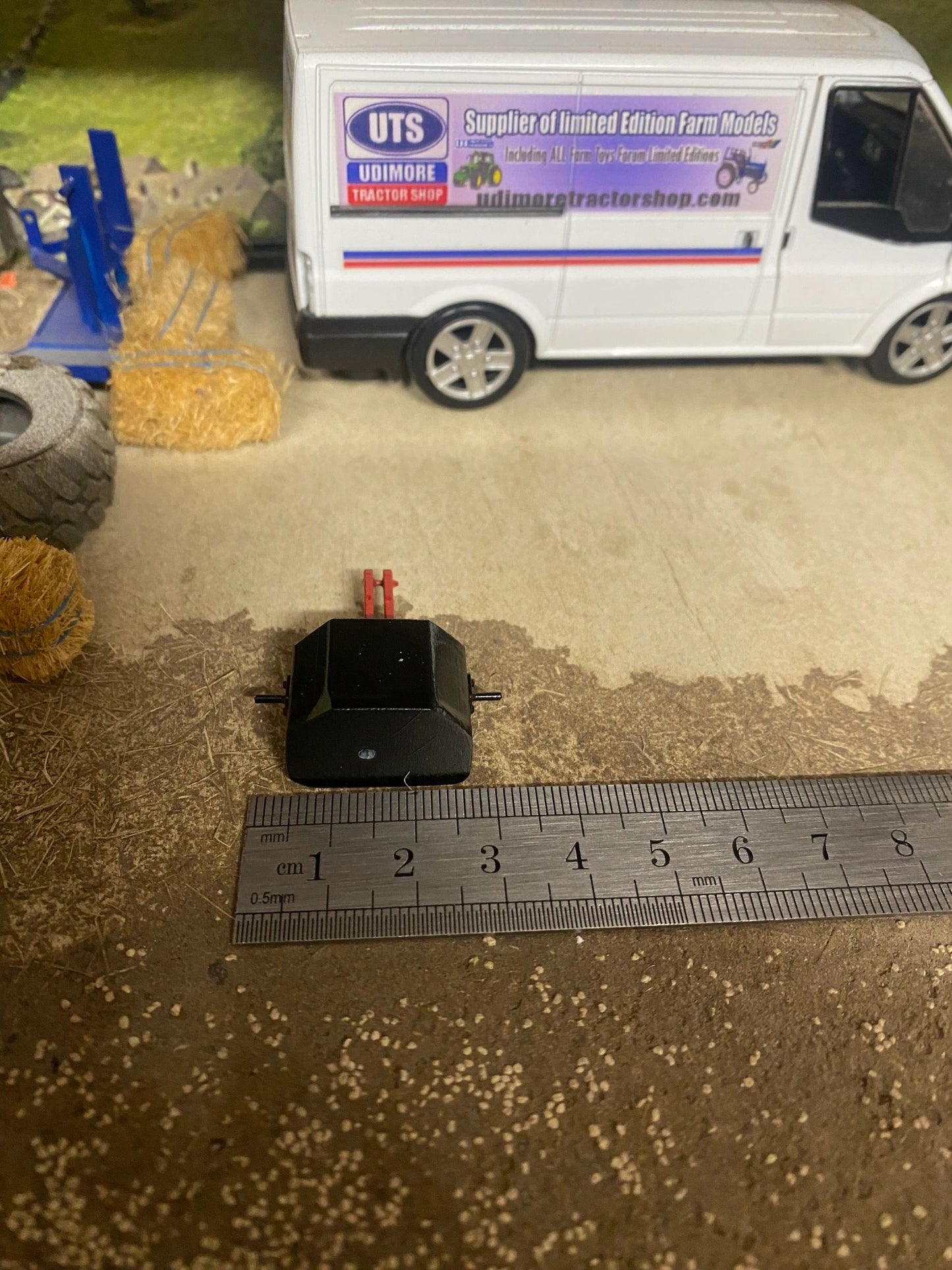 Massey Ferguson Tractor Black Red Front weight tractor system farm 1:32 scale Image 4