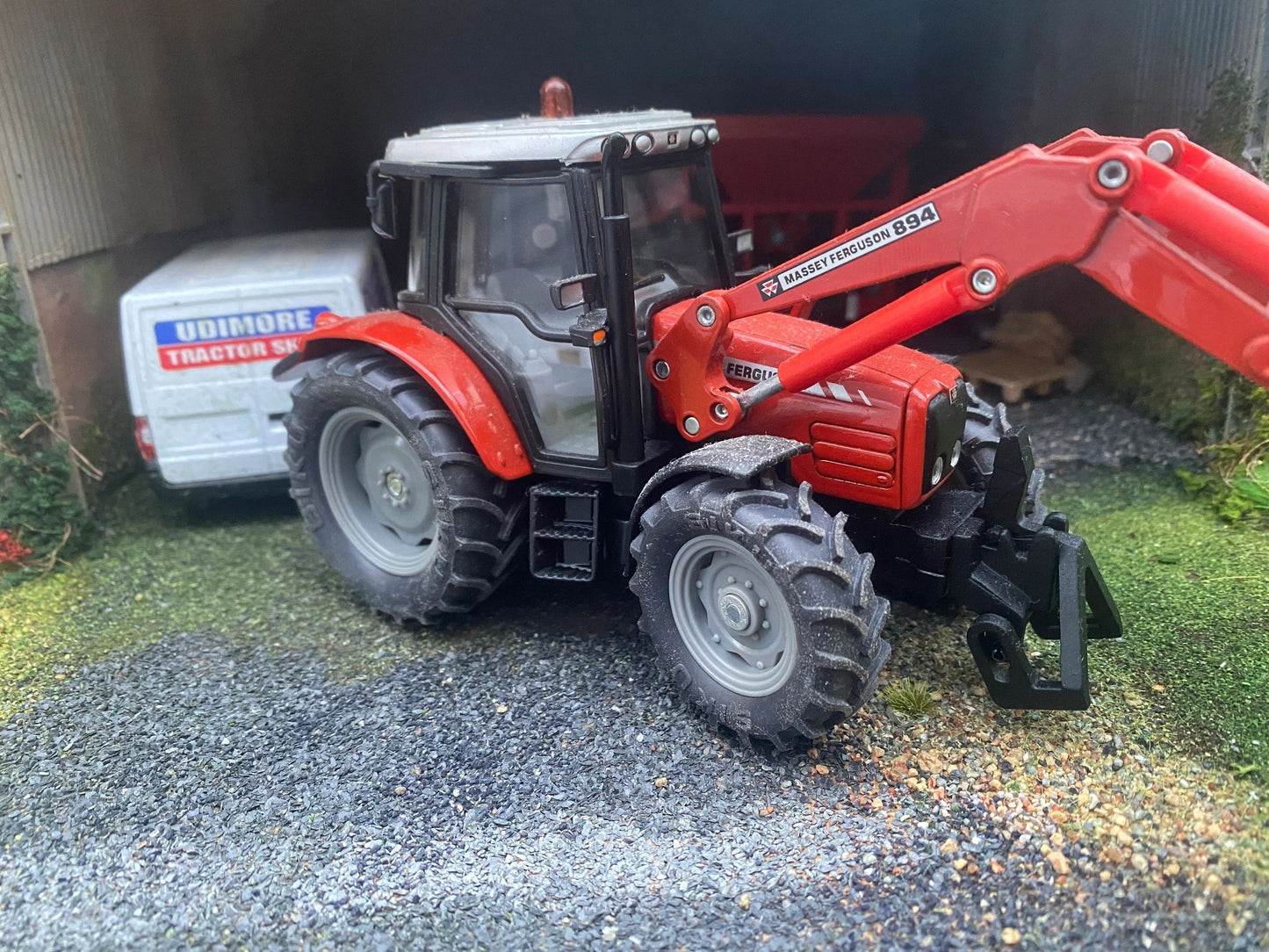 Massey Ferguson Tractor with 894 Front Loader 1:32 scale boxed Siku 3653 Image 3