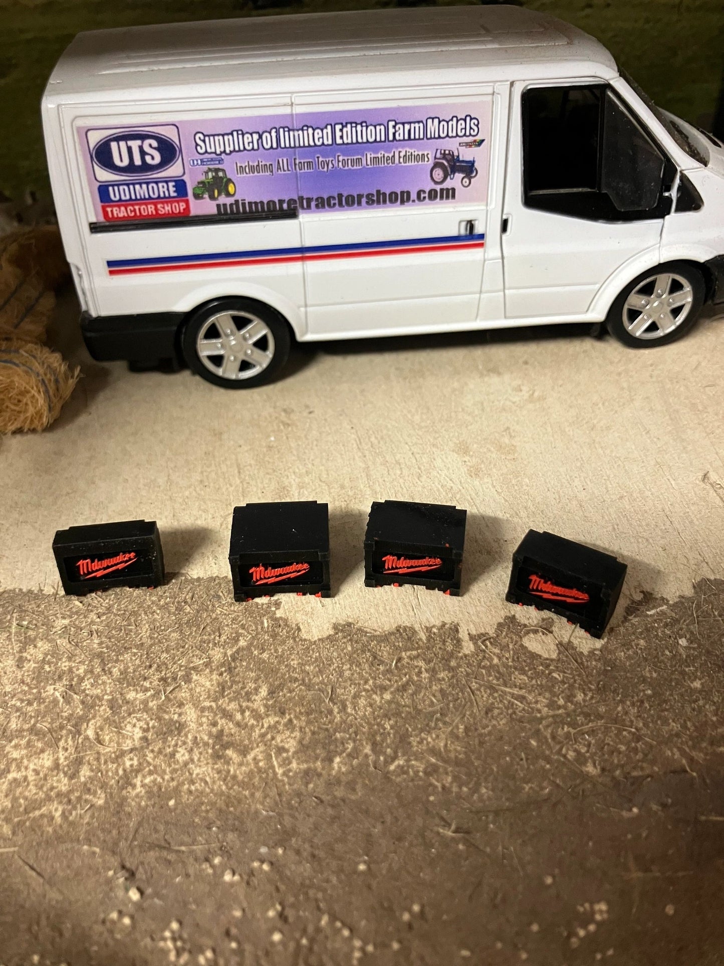 Milwaukee box set of 4 1:32 scale Image 4