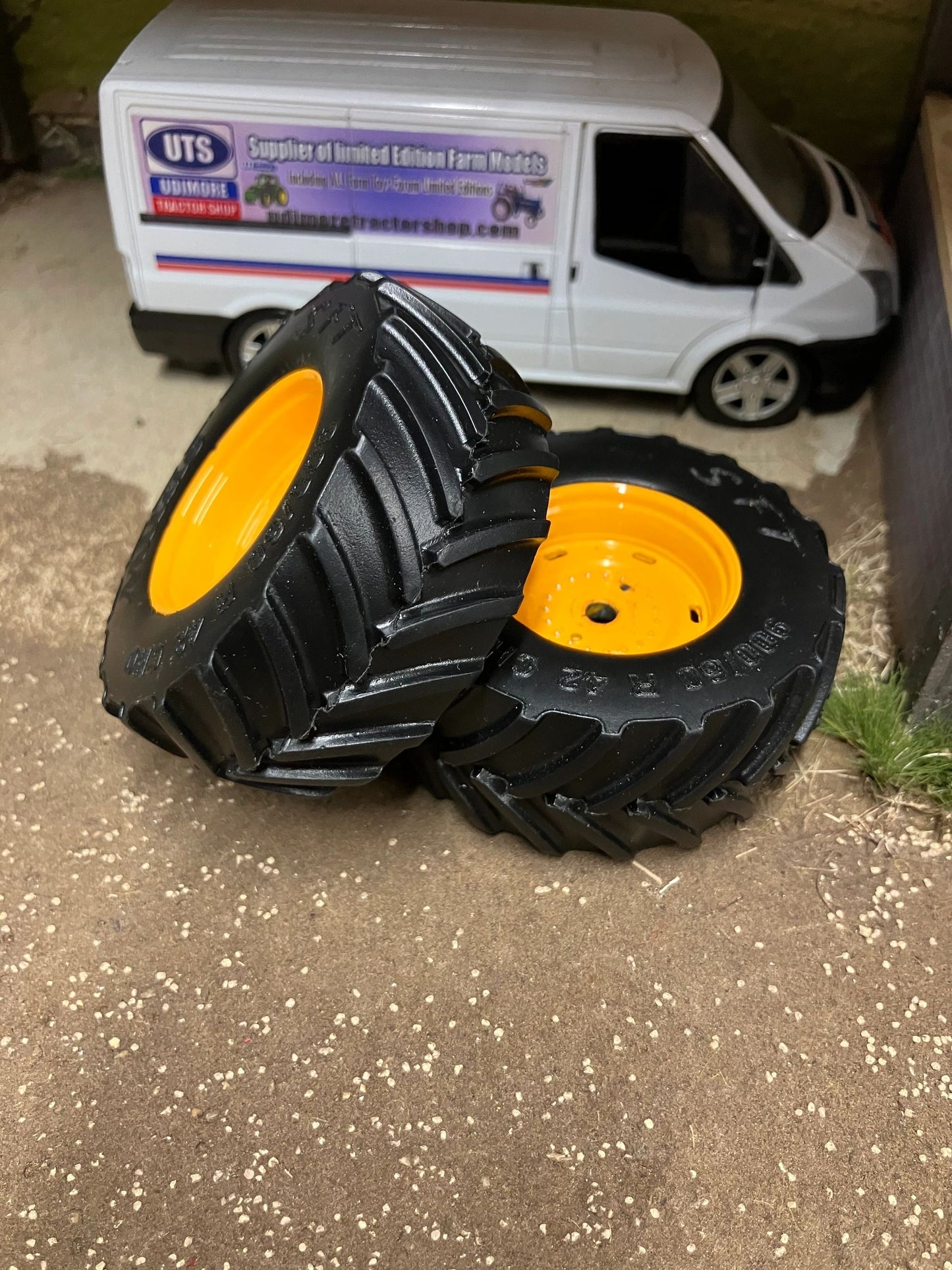 Mitas 900/60 R42 Tractor wheel set 1:32 scale 65mm x 28mm Image 2