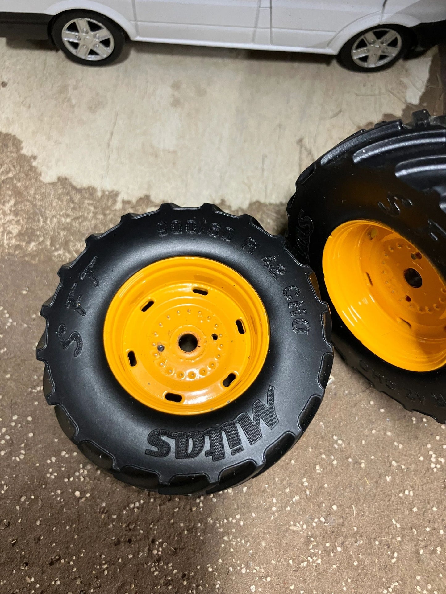 Mitas 900/60 R42 Tractor wheel set 1:32 scale 65mm x 28mm Image 5