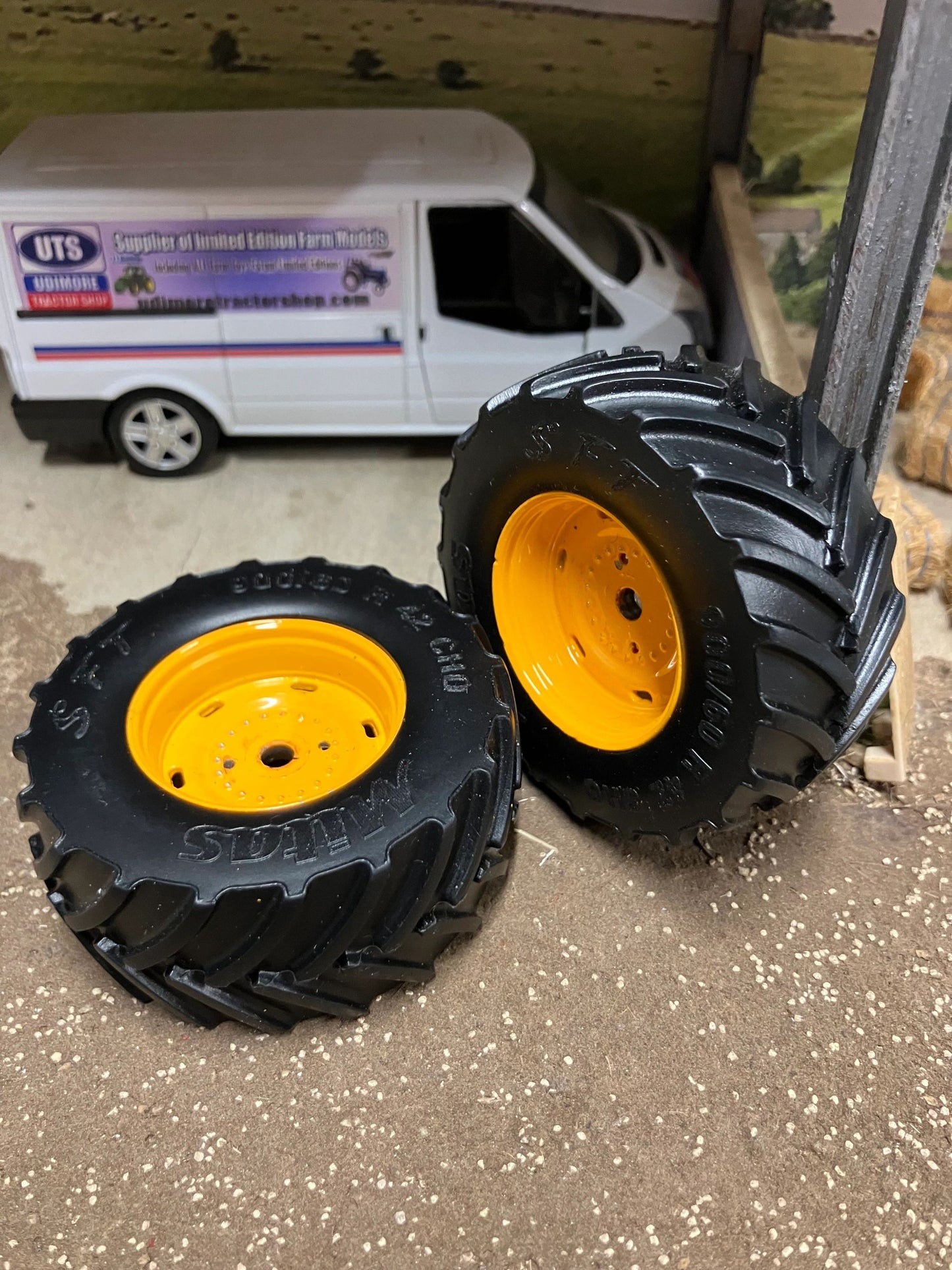 Mitas 900/60 R42 Tractor wheel set 1:32 scale 65mm x 28mm Image 6
