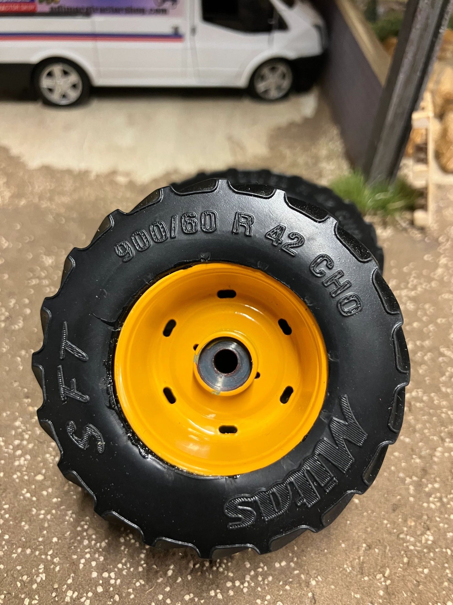 Mitas 900/60 R42 Tractor wheel set 1:32 scale 65mm x 28mm Image 7