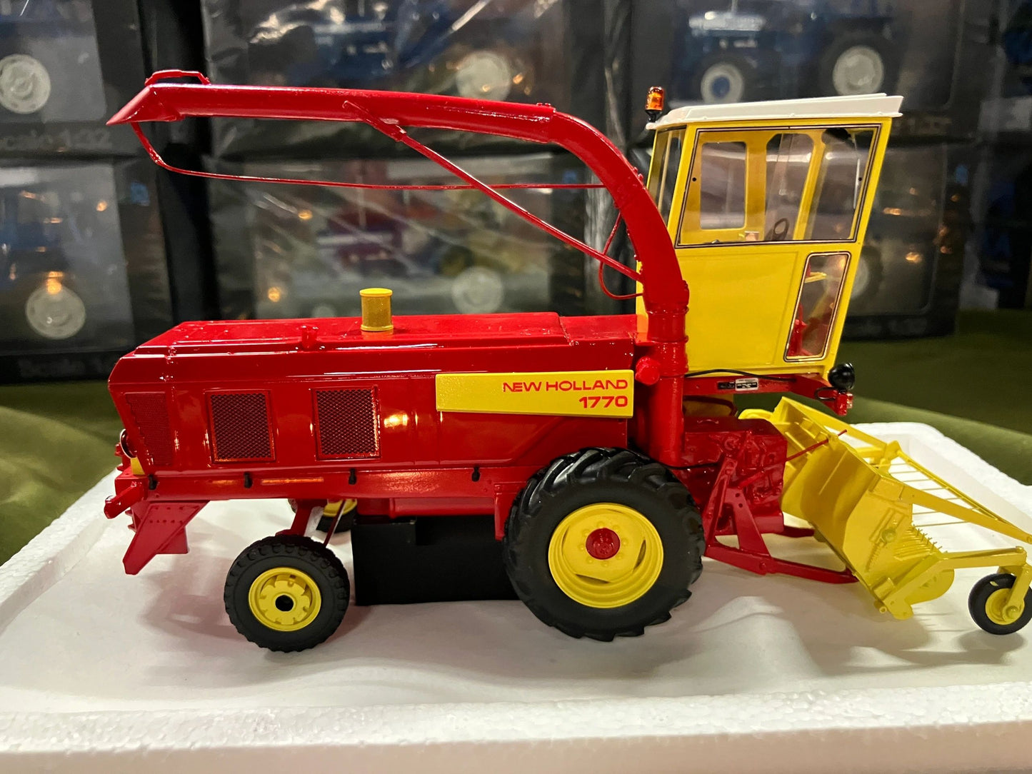 New Holland 1770 Forage Harvester Limited Edition Stunning in 1:32 scale VKA Models Image 4
