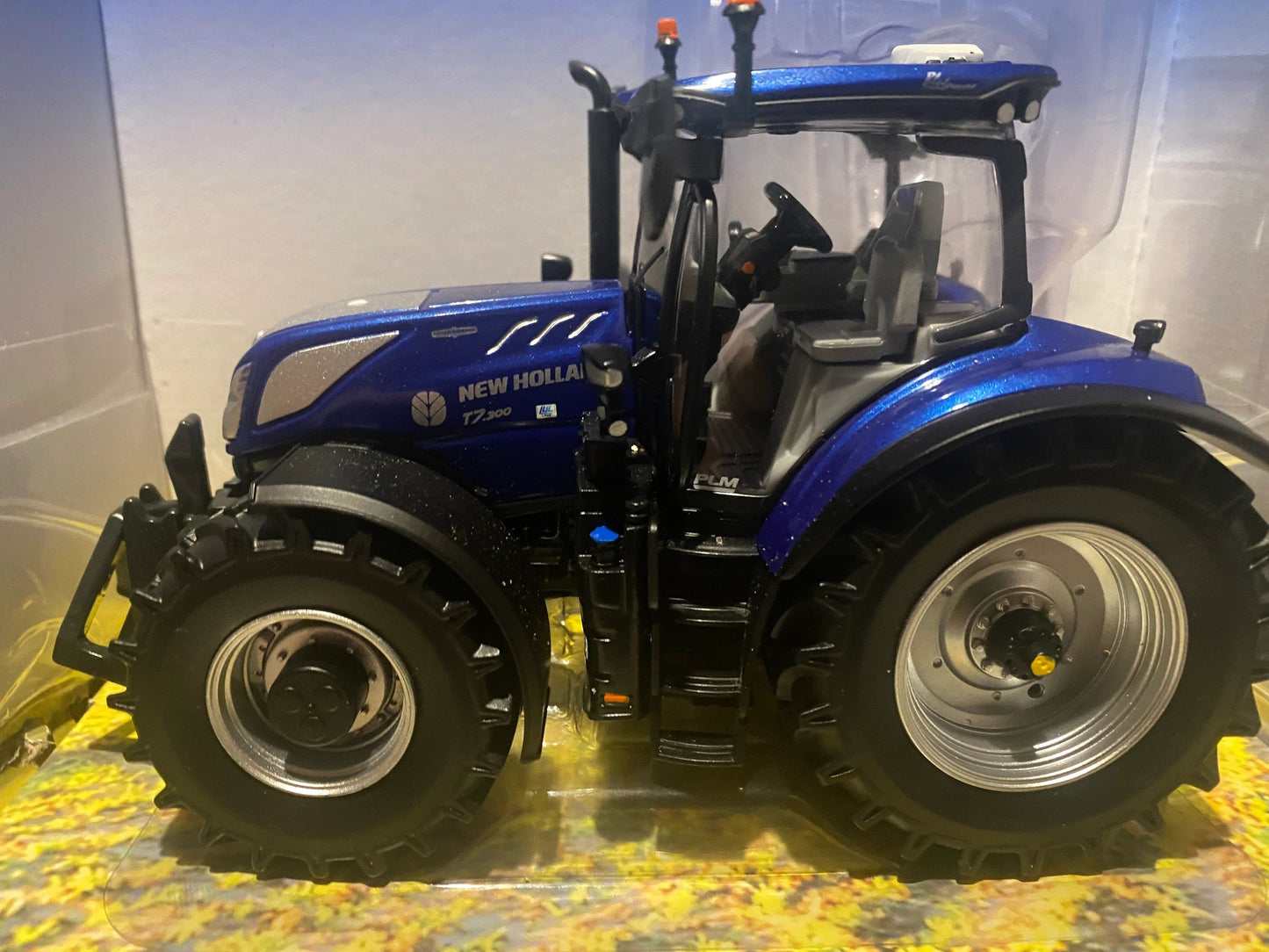 New Holland T7.300 Blue Power Tractor Conversion 1:32 scale Image 5