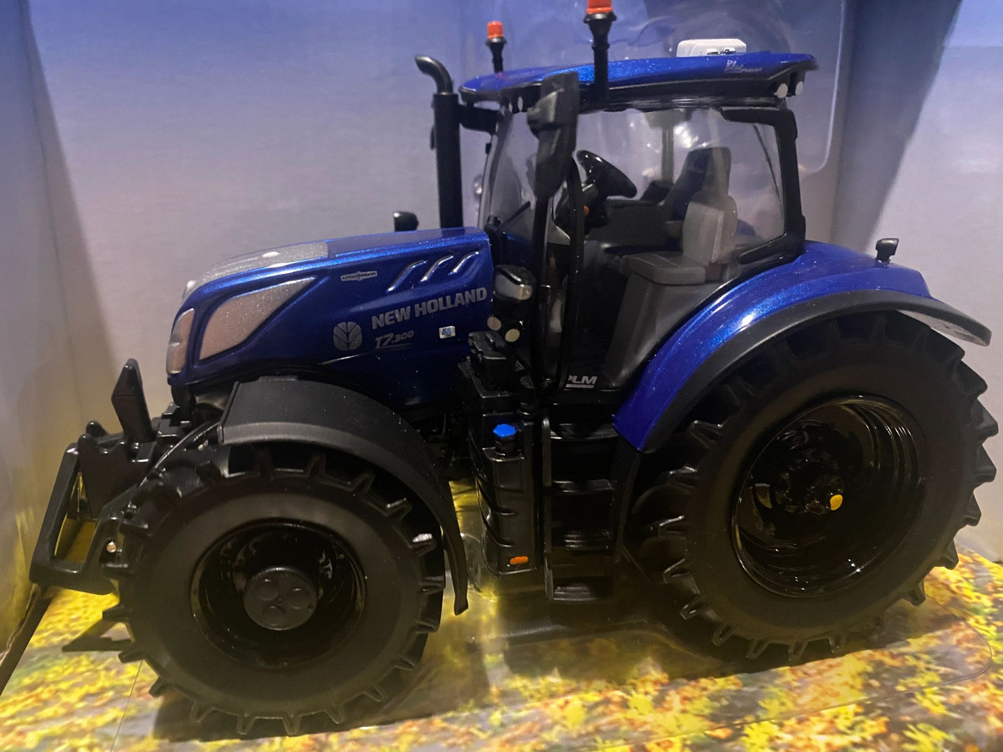 New Holland T7.300 Blue Power Tractor black wheels Conversion 1:32 scale Image 4
