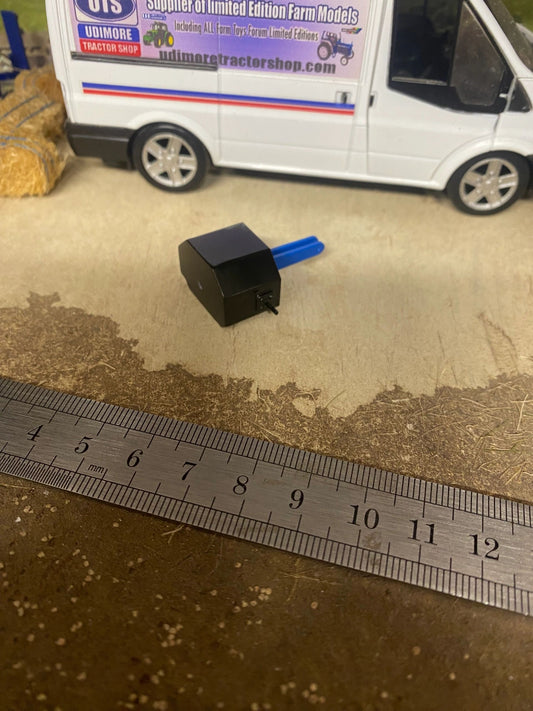 New Holland Tractor Blue Front weight tractor system farm 1:32 scale Image 2