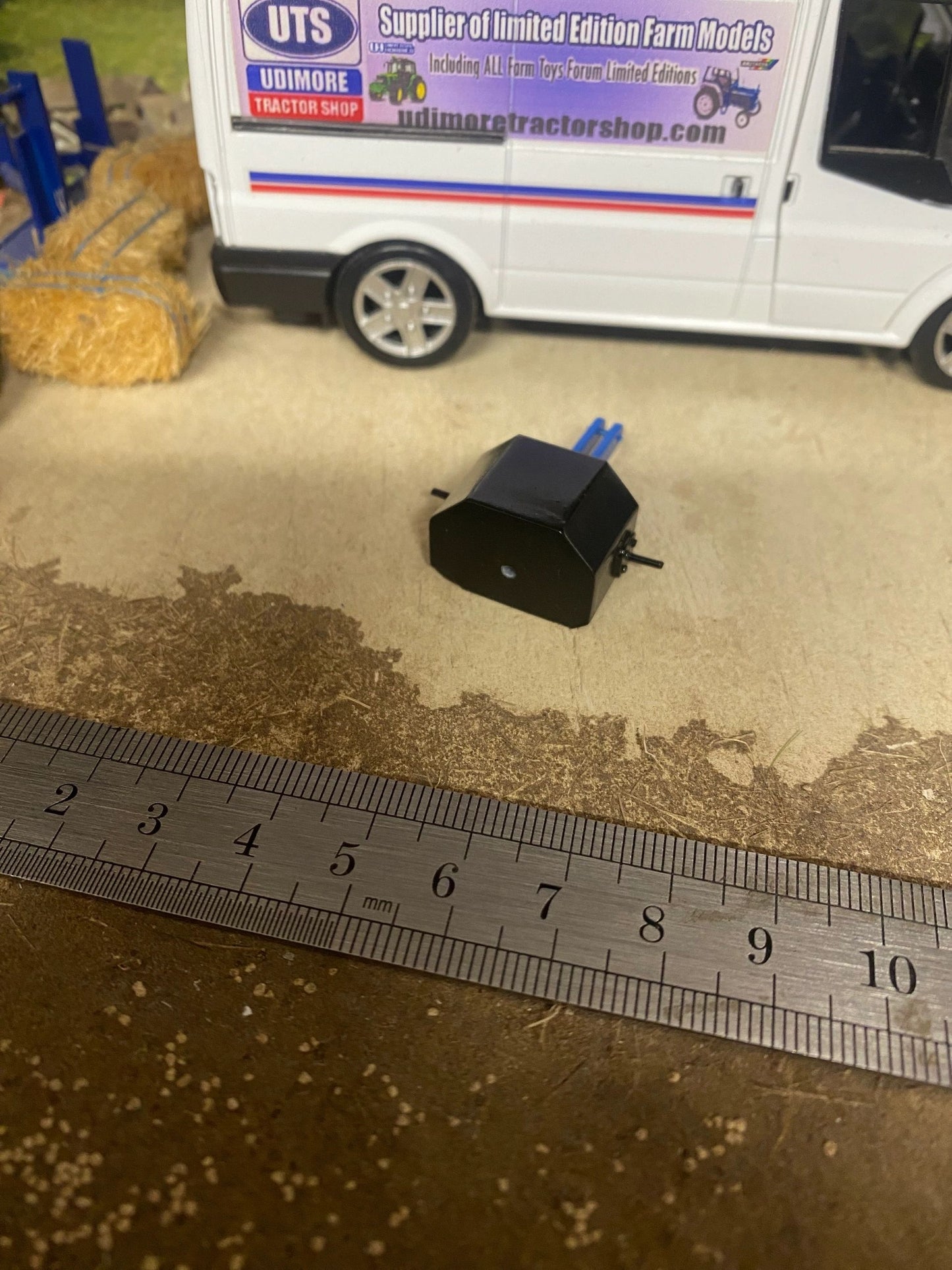 New Holland Tractor Blue Front weight tractor system farm 1:32 scale Image 3