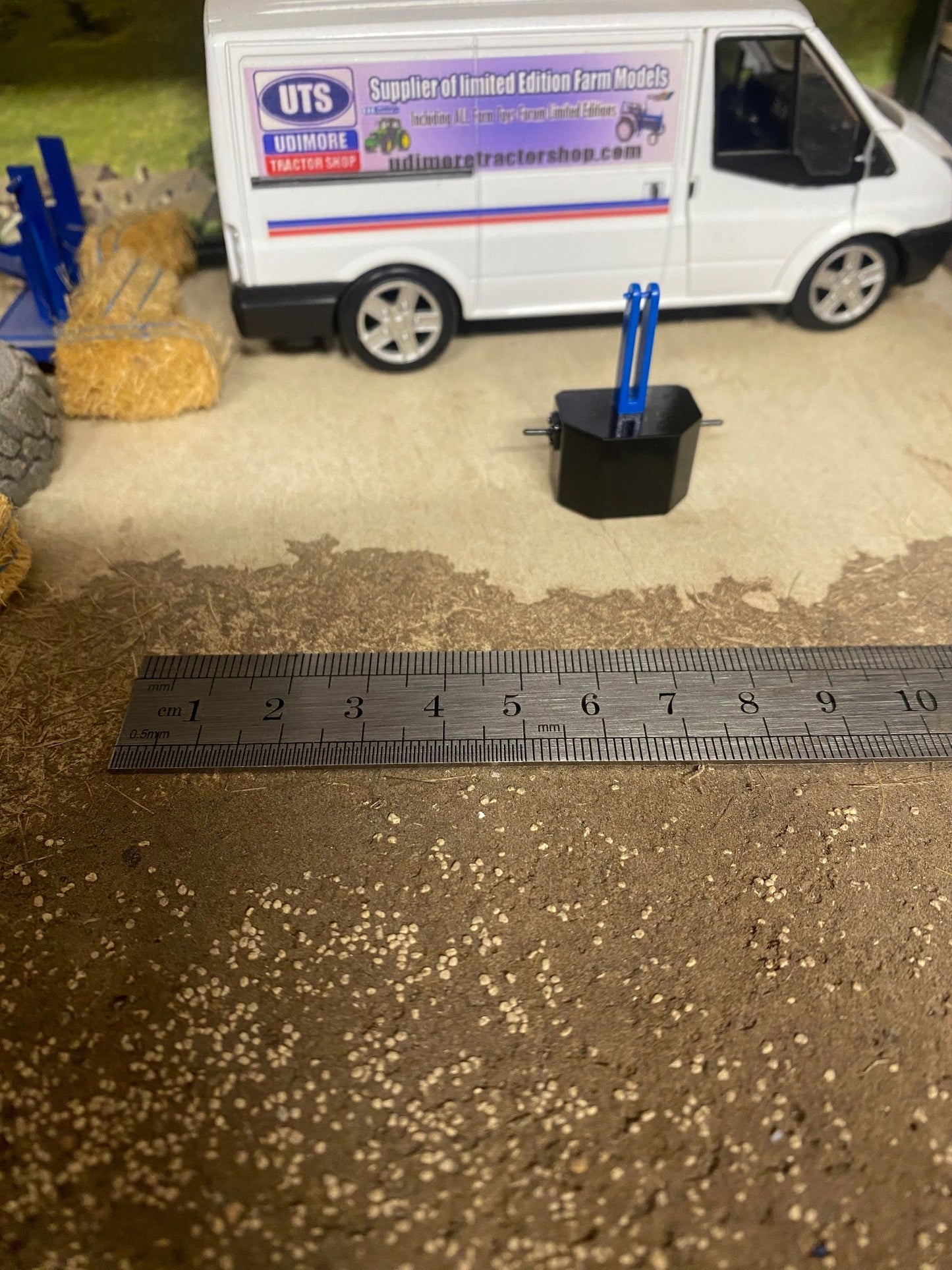New Holland Tractor Blue Front weight tractor system farm 1:32 scale Image 5