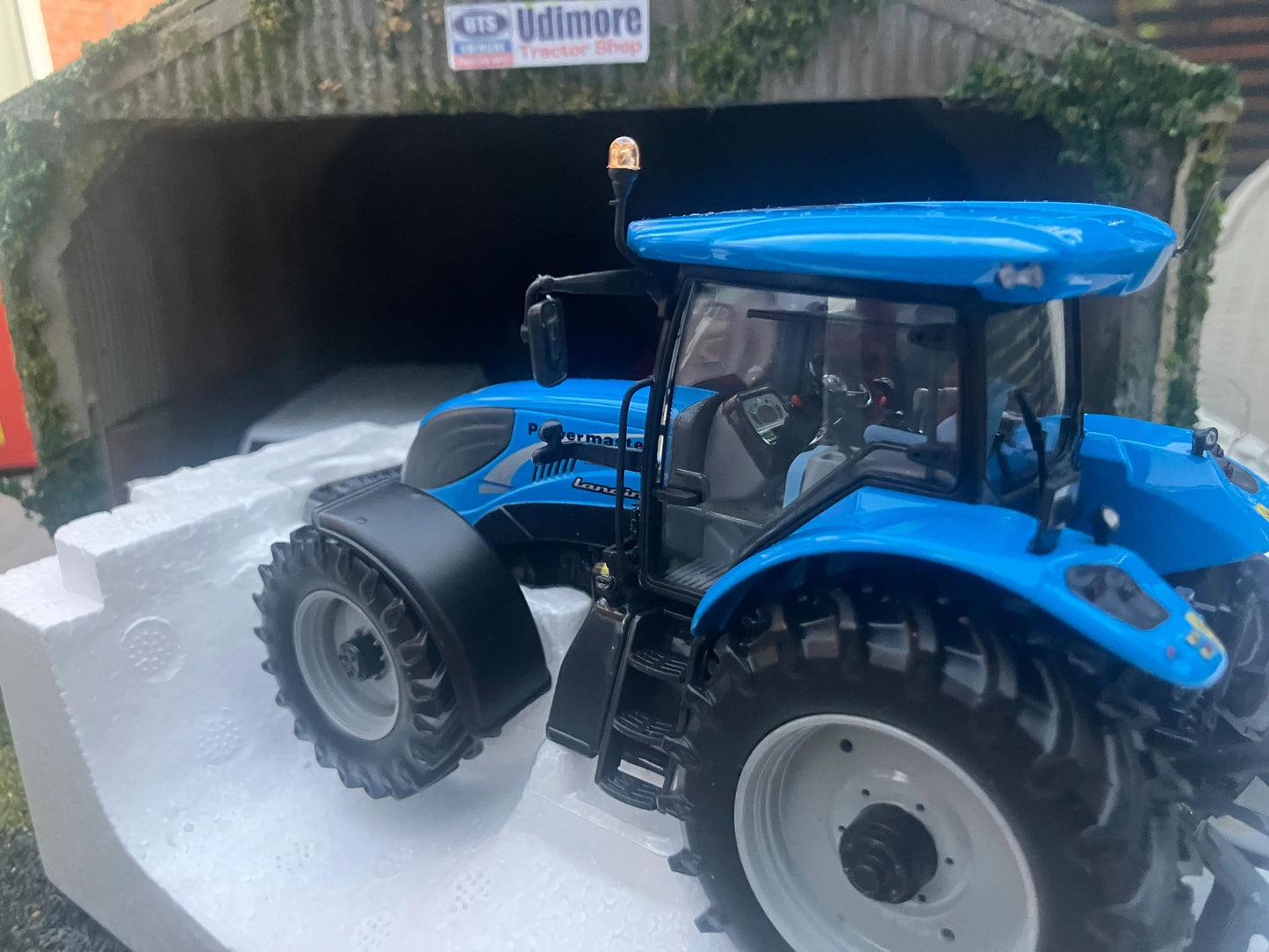 Obsolete Universal Hobbies Landini Powermaster 220 Tractor 1:32 Dealer Box Image 5