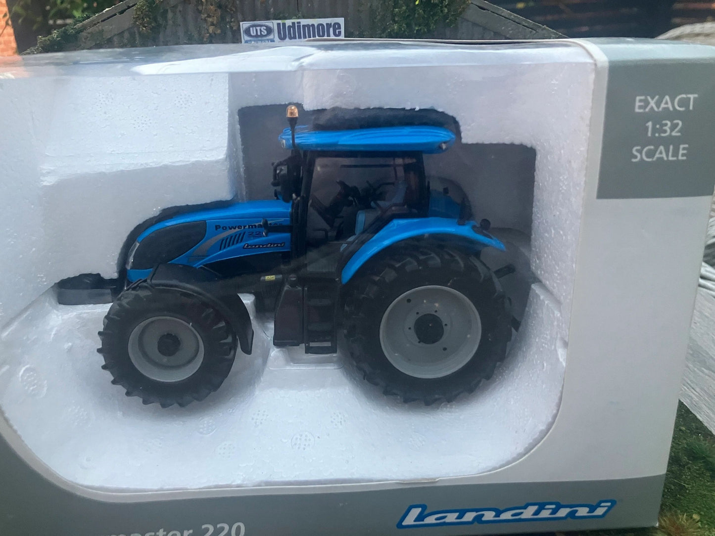 Obsolete Universal Hobbies Landini Powermaster 220 Tractor 1:32 Dealer Box Image 6