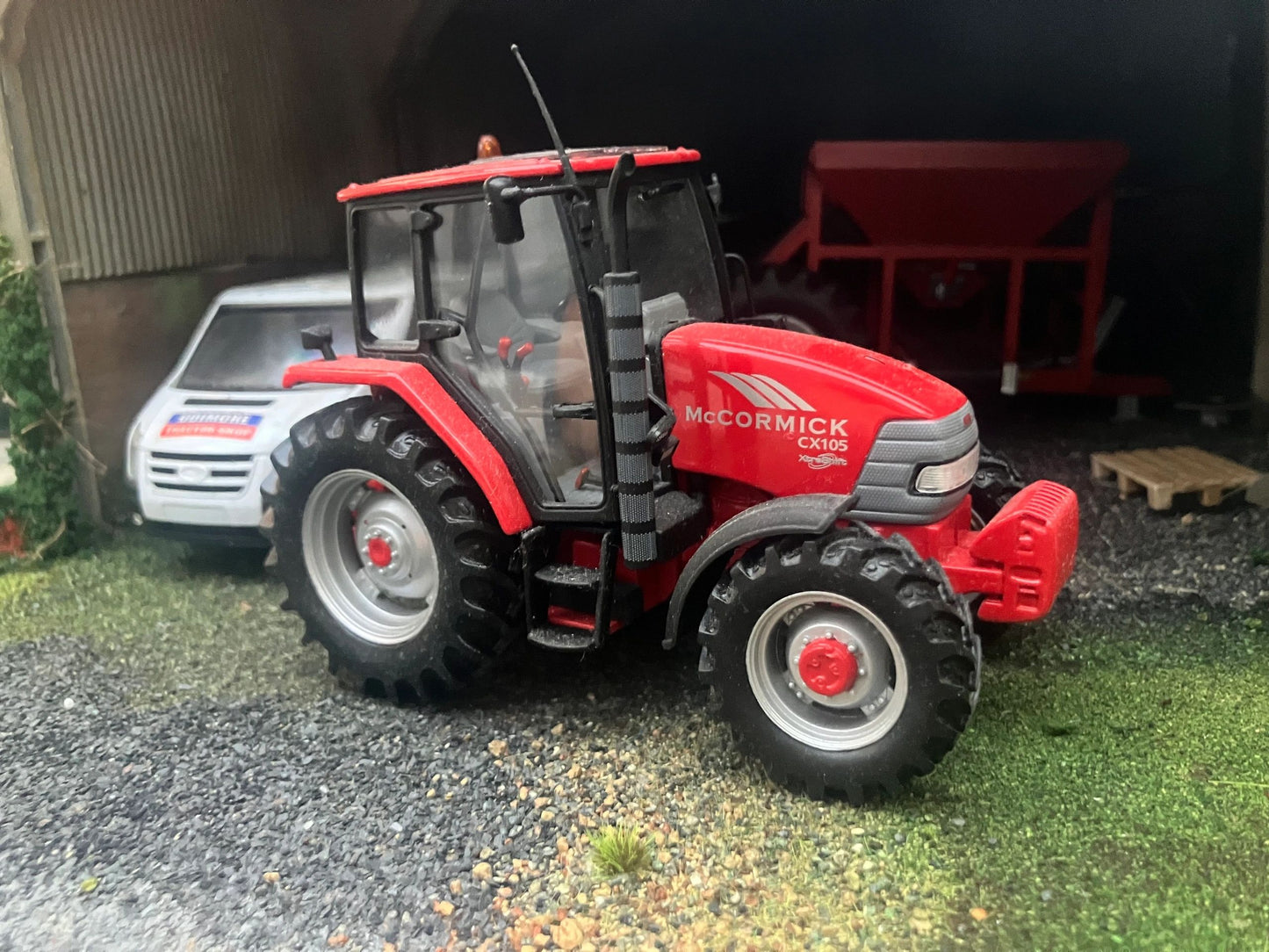 Obsolete Universal Hobbies McCormick CX105 Tractor 1:32 Dealer Box Image 2