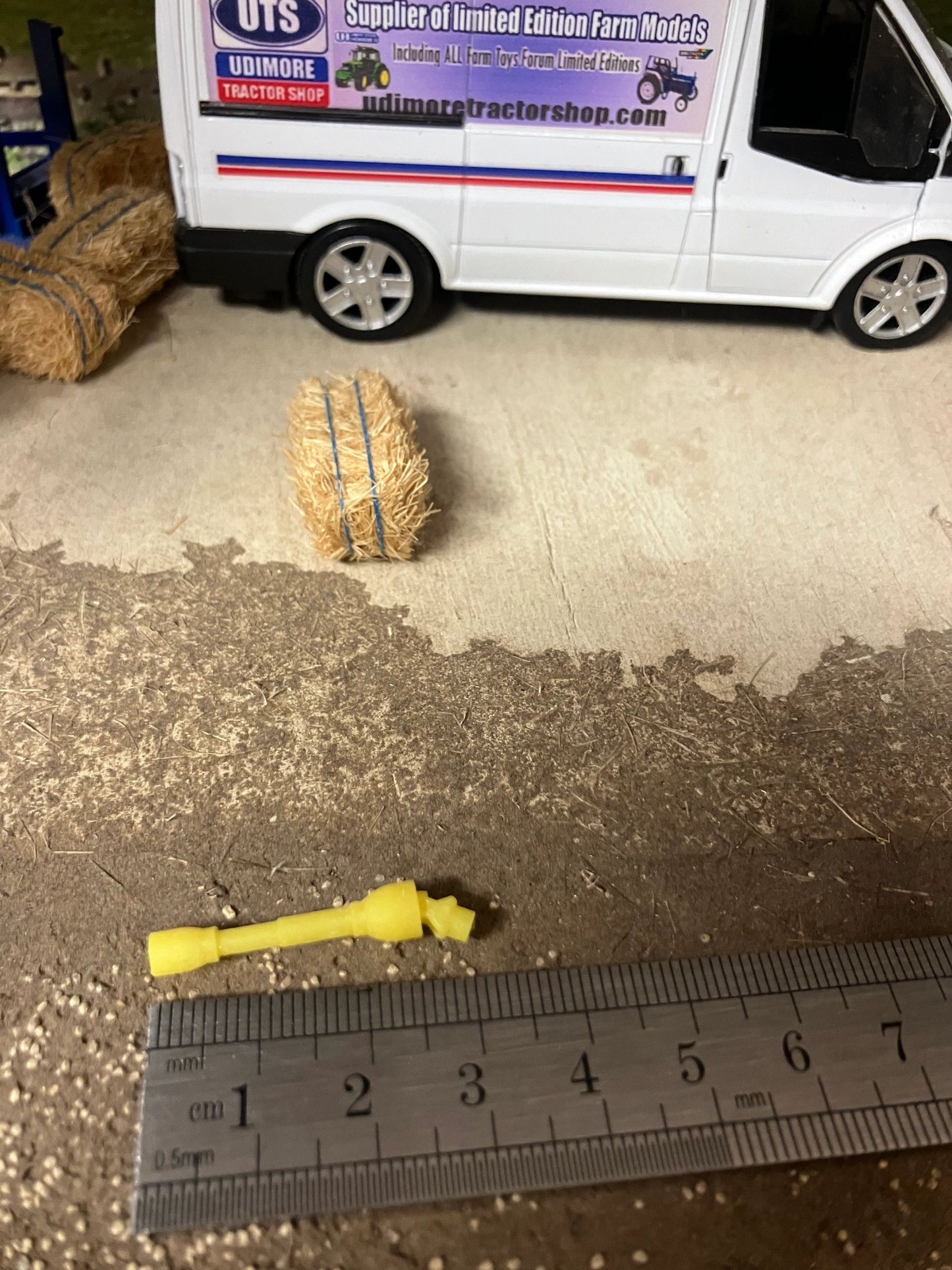PTO shaft 30mm Yellow tractor farm machinery 1:32 scale Image