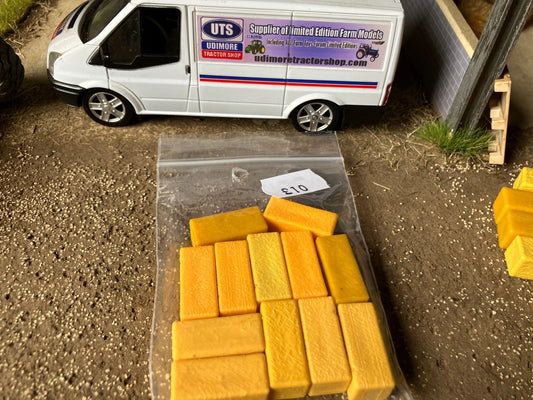 Pack of 12 original Britains Bales farm diorama 1:32 Image 2