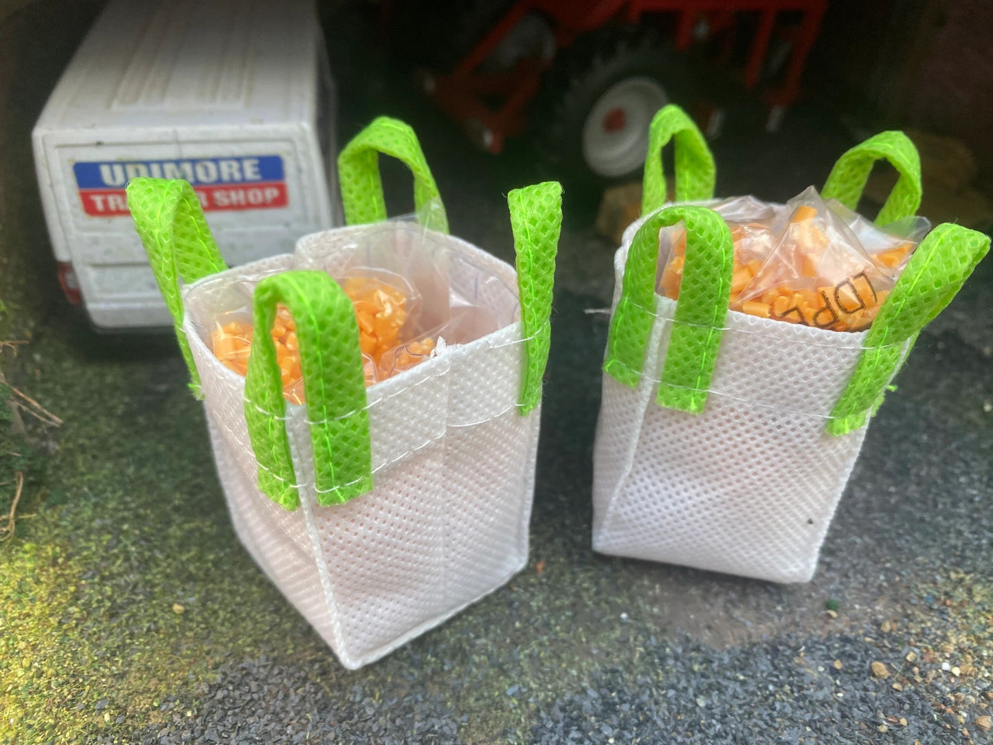 Pair of Big Bag Dumpy Dump Bags with Silo Filling 1:32 scale Kids Globe Image