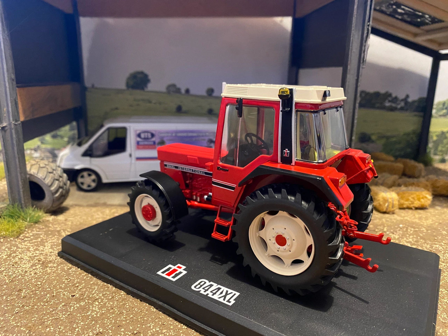 REP061 Replicagri International 844 XL 4wd tractor 1:32 scale Boxed Image 3