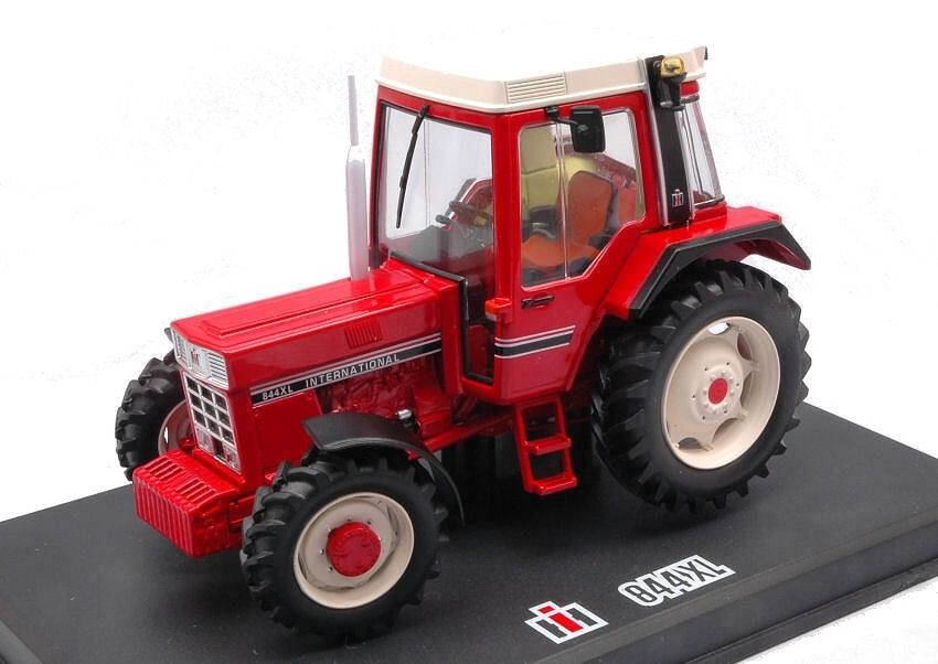 REP061 Replicagri International 844 XL 4wd tractor 1:32 scale Boxed Image 4